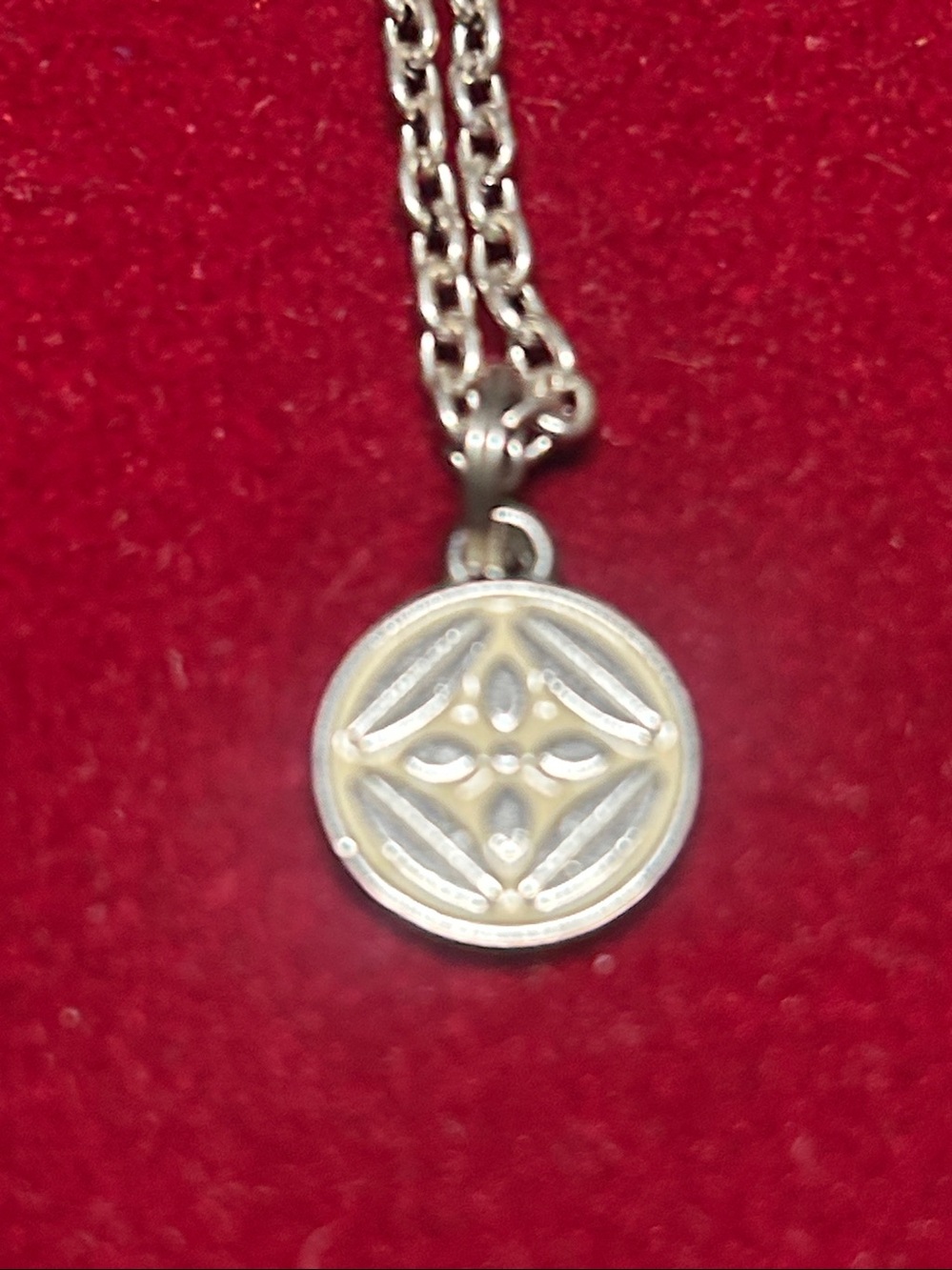 Silver Round Pendant Necklace in Silver